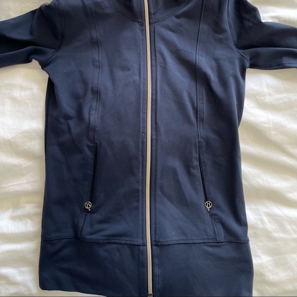 Lululemon Zip Up Jacket Long in size 6 Navy Blue - Picture 2 of 2